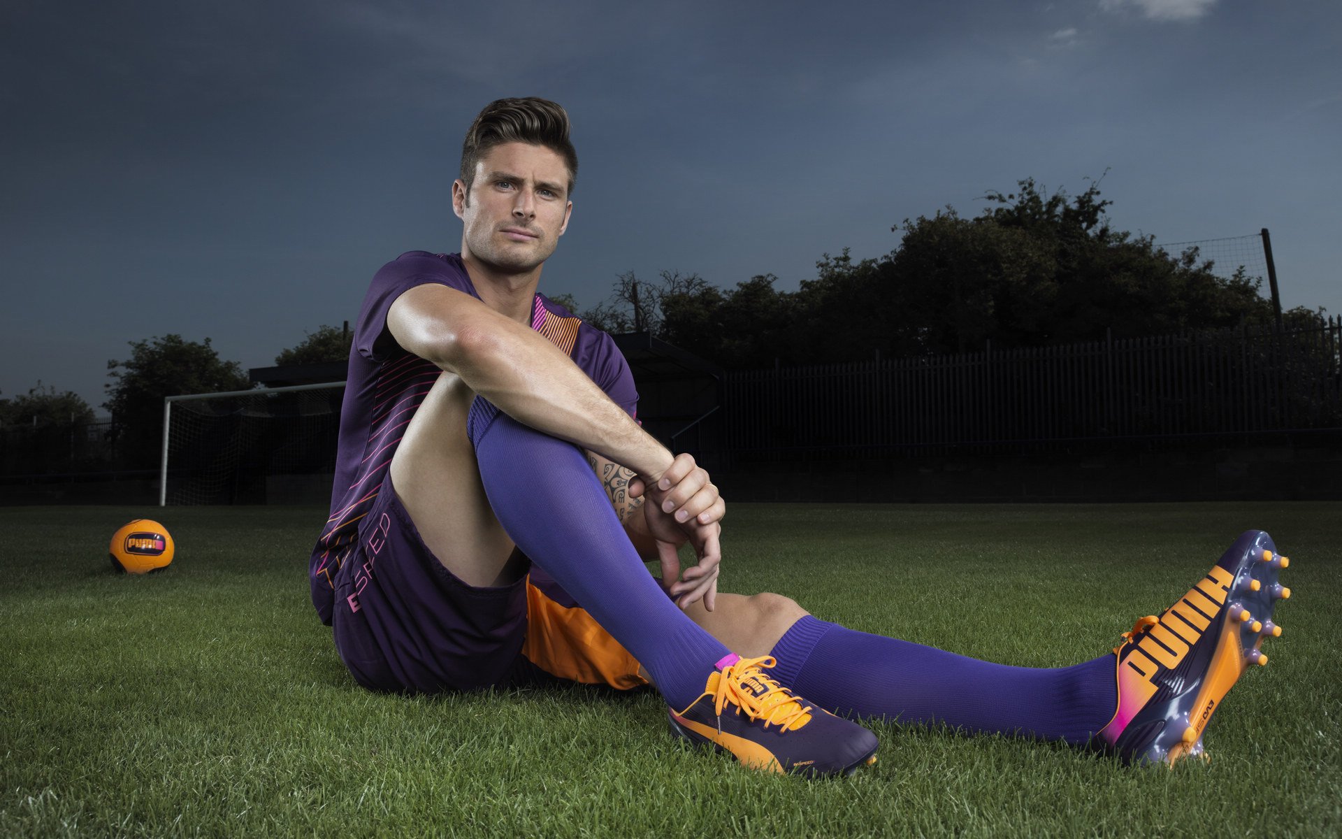 拜仁边路强攻压迫博卡两翼，拜仁太强