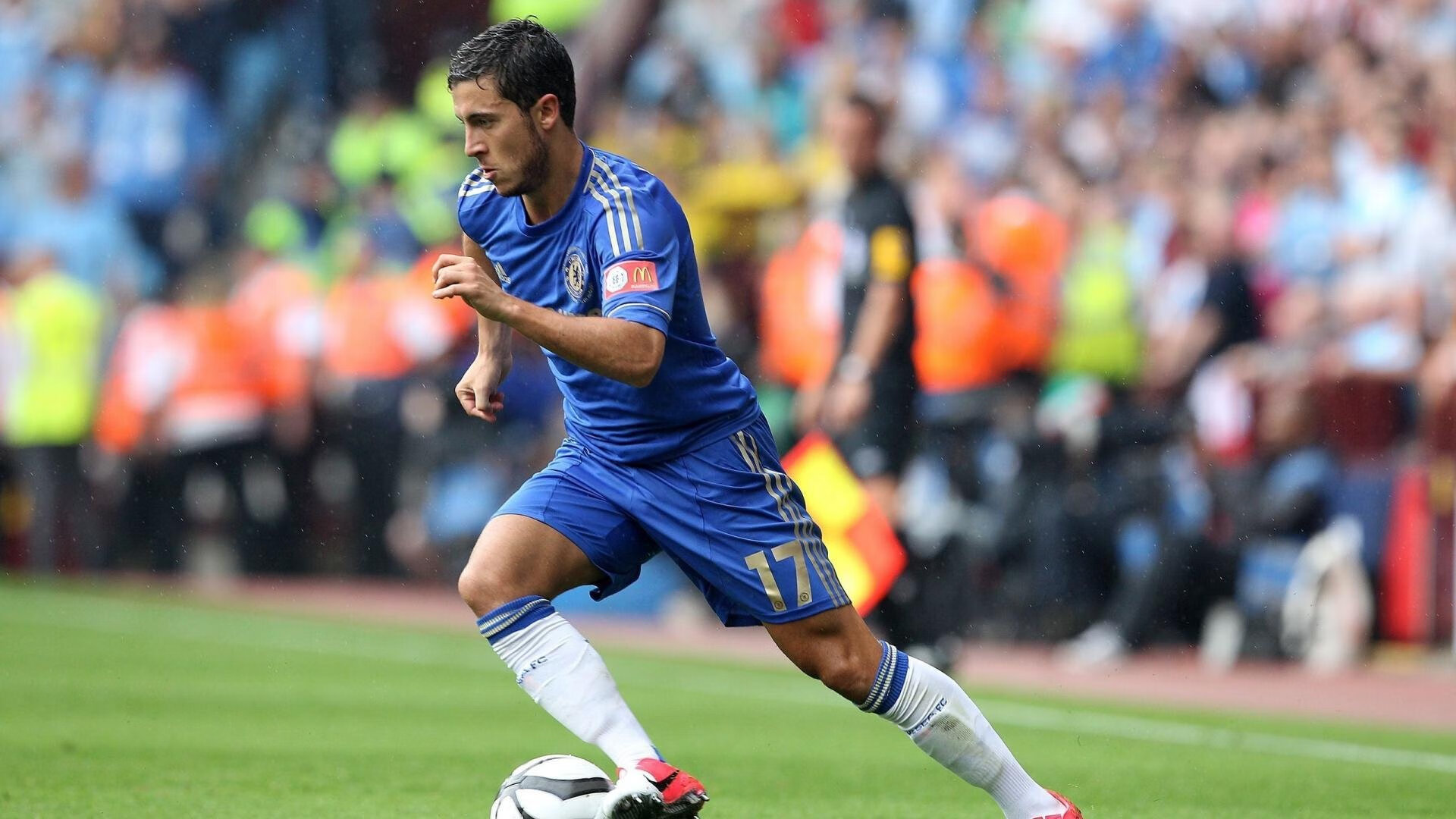 文化交流：足球成为东西方文化交流的桥梁，足球文化的绘画作品